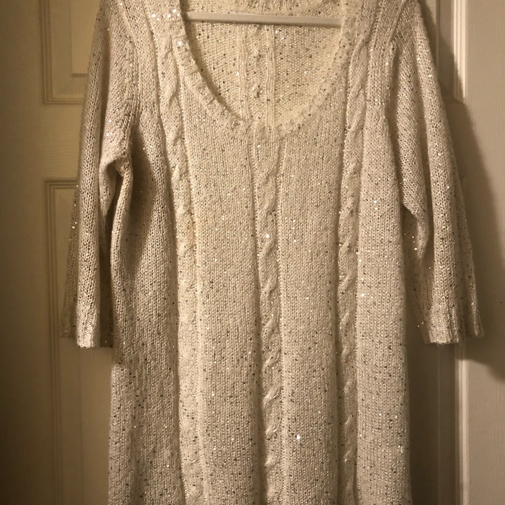 Maurice’s white sweater with small sequins dots all over.